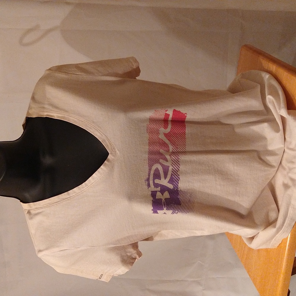Ladies beige under armor run V-neck T-shirt size medium
